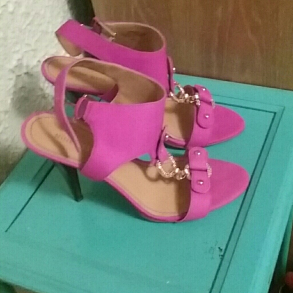 Shoes - Picture 2 of 4